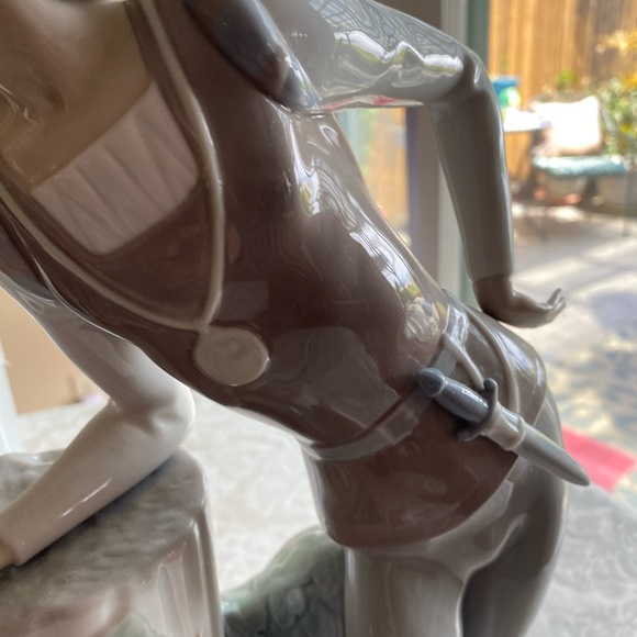 RETIRED 2005 ROMEO AND JULIET LLADRO PORCELAIN FIGURINE Item# 01004750 - Picture 12 of 16